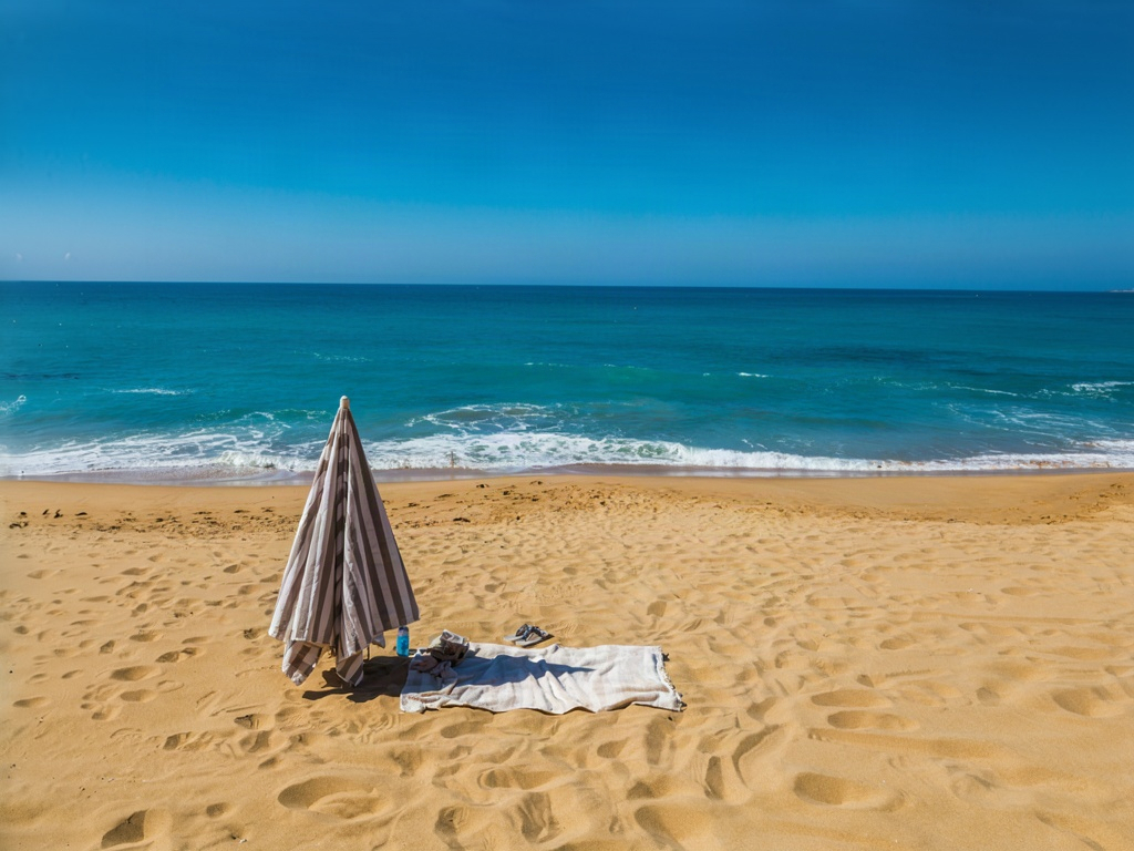 Bright midday beach scene illustrating the UV conditions zinc oxide sun protection is built for
