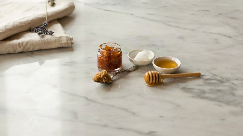 Sugar Exfoliating Scrub for Lips: 7 DIY Recipes That Work